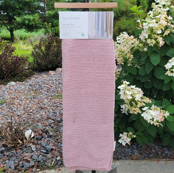 Elm and Stone Other - 🔹️NWT Elm and Stone BLUSH Chenille Throw